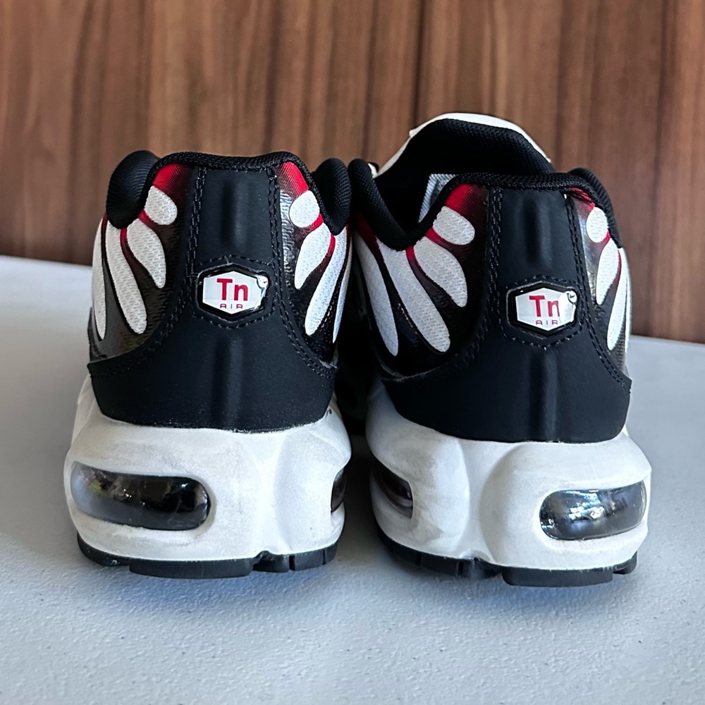 Nike Air Max Plus Pure Platinum Black University Red Size 7 - Picture 4 of 15